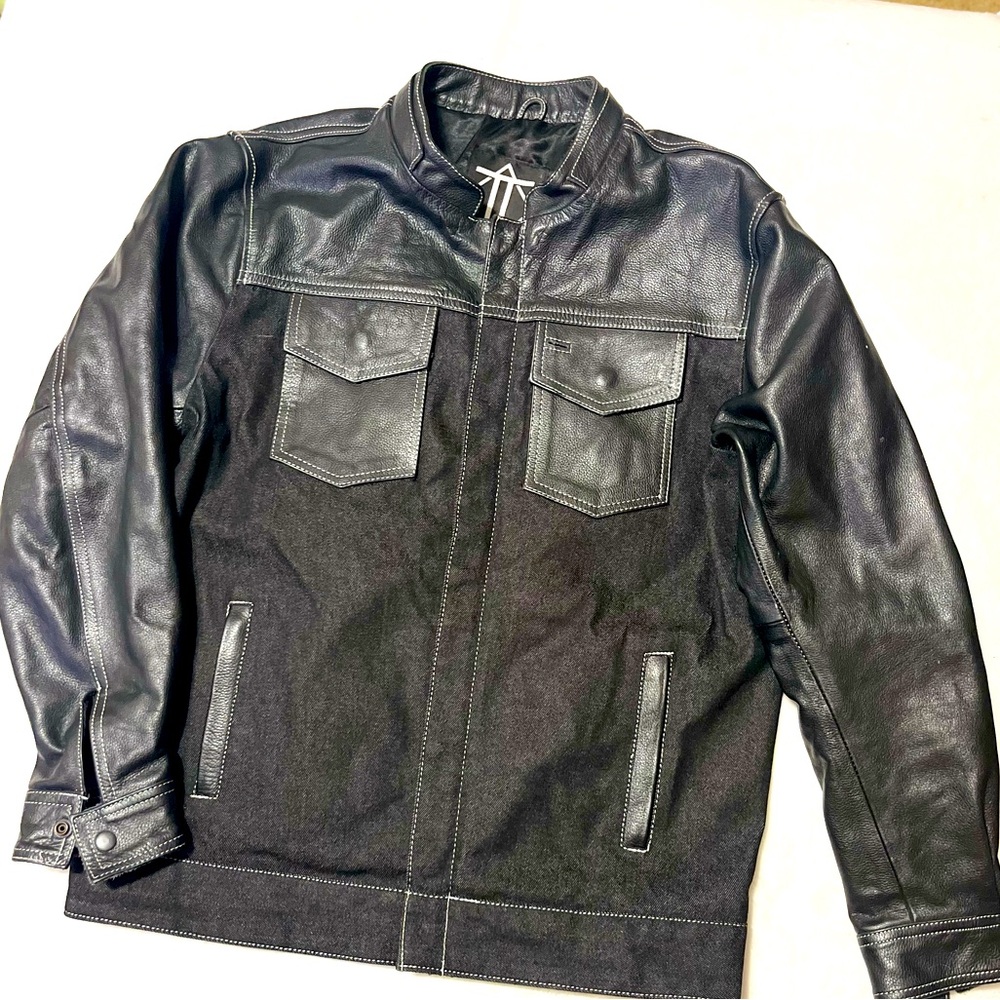 American outlaw
Men’s hybrid motorcycle jacket
Size XL
Leather and denim